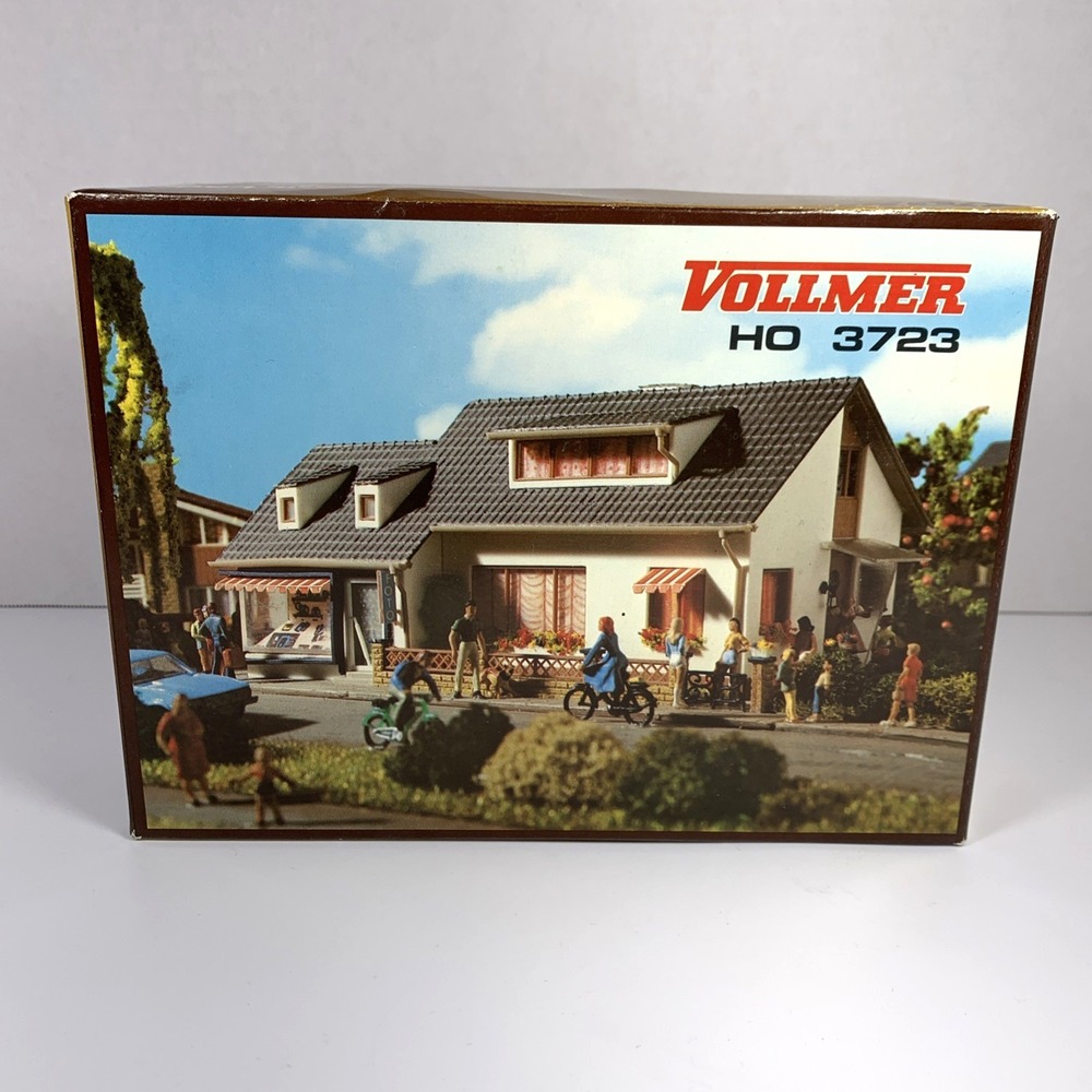 Vollmer‎ HO Unassembled Building #3723 "Wohnhaus mit Laden" (House w/ Shop)
